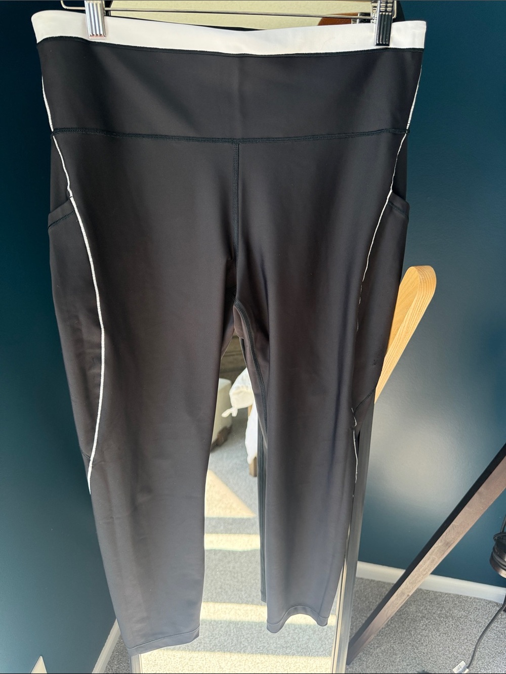Athleta Interval Stash tights  - black with white accents